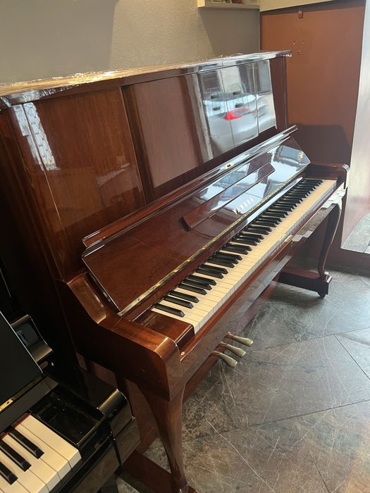Piano vertical Yamaha lindo