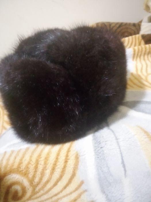 Шапка норковая темного цвета