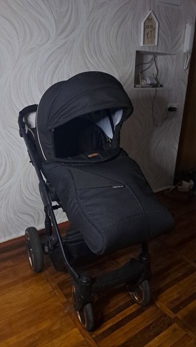 Продаю коляску Junama