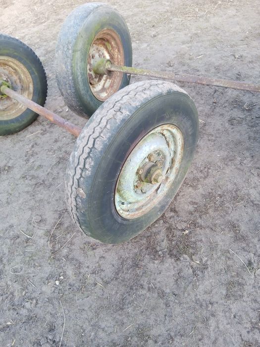 Oś z kołami  do przyczepki