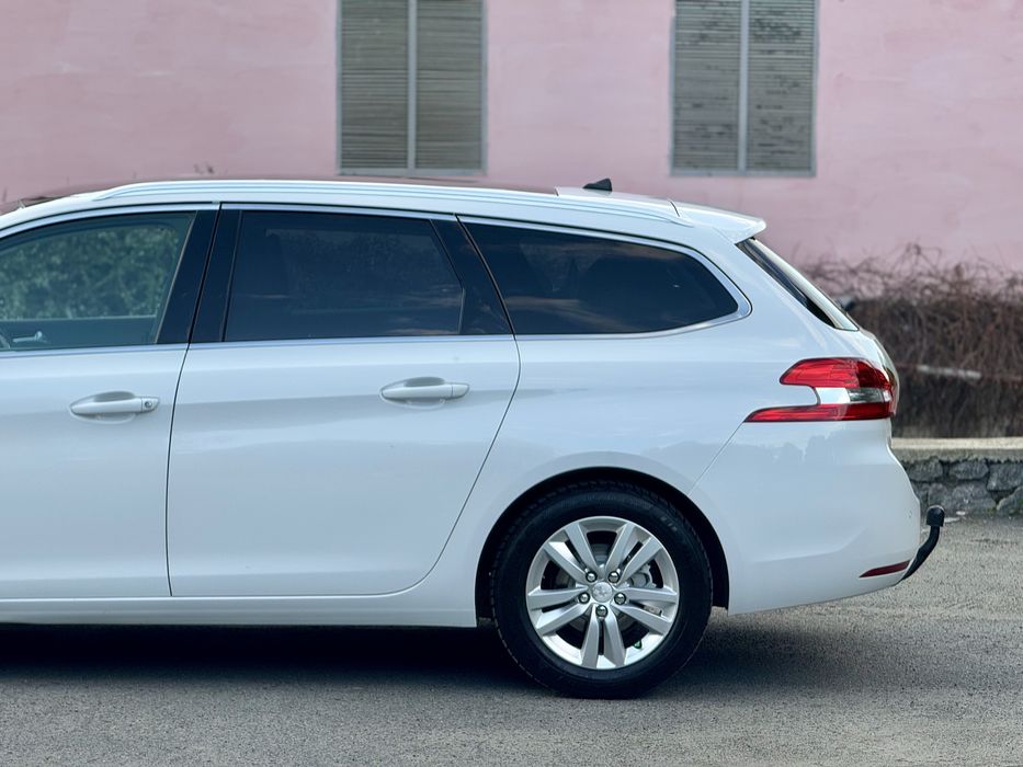 Peugeot 308SW 2015 року
