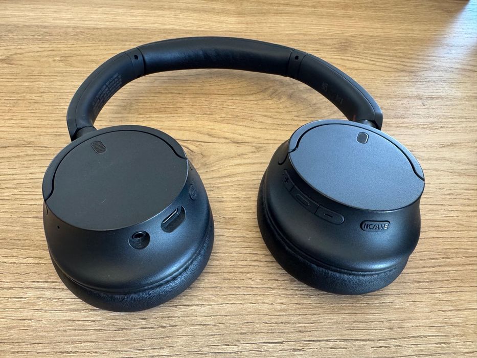 Sony Headphones / Bluetooth / Noise Cancelling64739010997889122