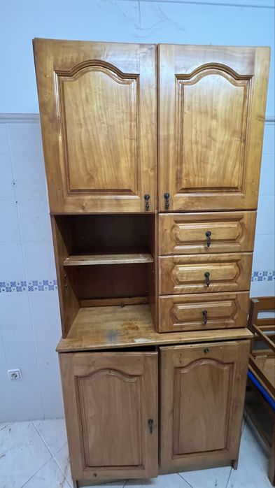 Armário de Cozinha em Madeira Maciça com Gavetas