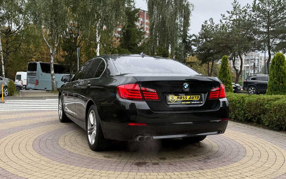 BMW 520I 2012 року