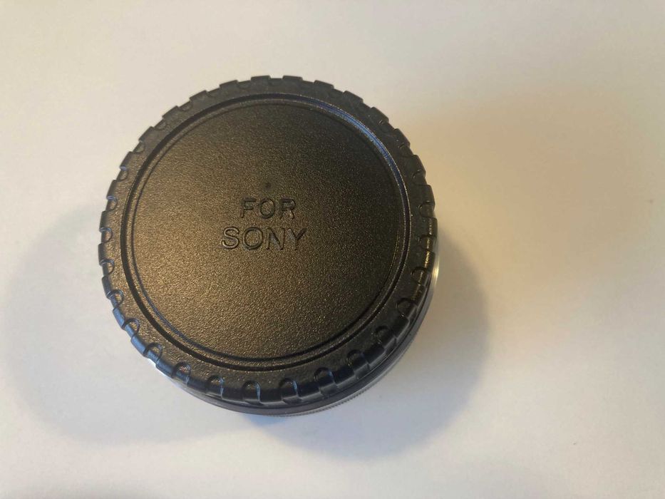 Obiektyw Sony SEL16F28