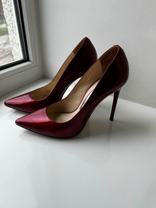 Туфлі жіночі на підборах