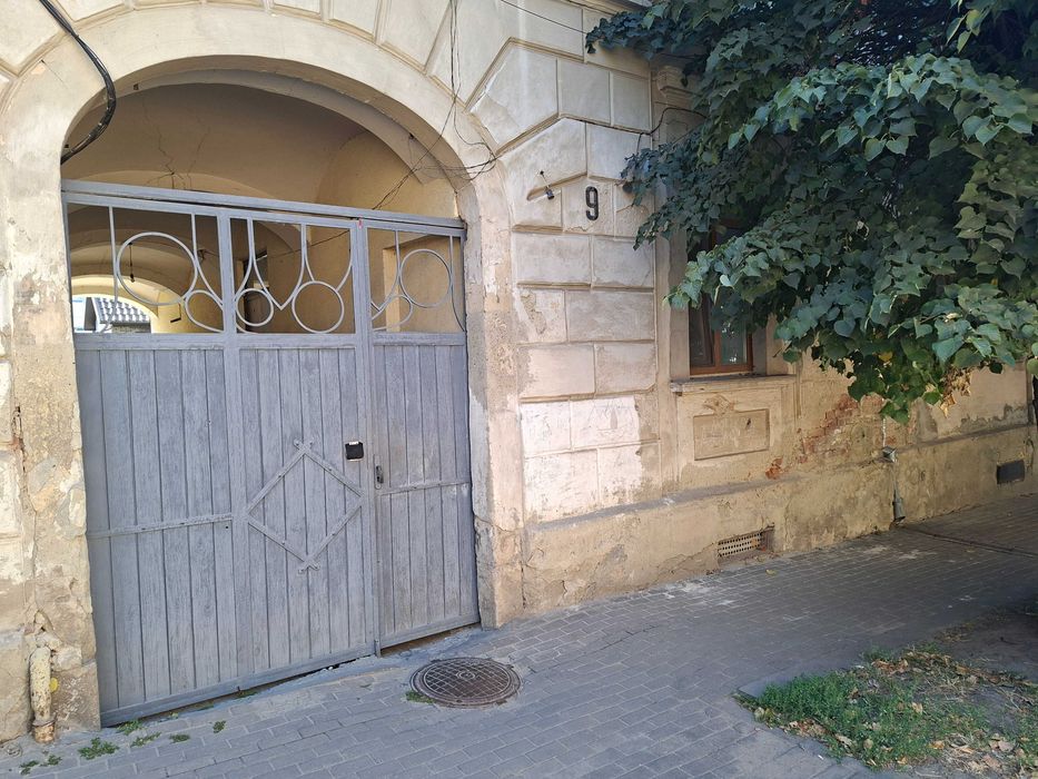 Кімната для дівчини студентки, у 2х кімнатній квартирі.