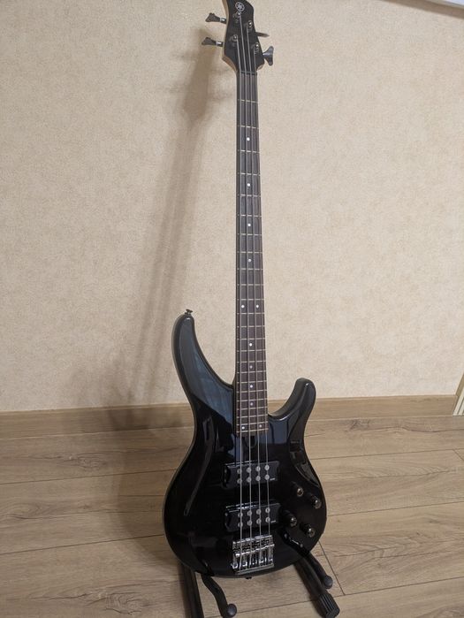 Бас-гітара Yamaha TRBX304