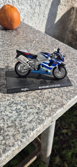 Miniaturas de motas