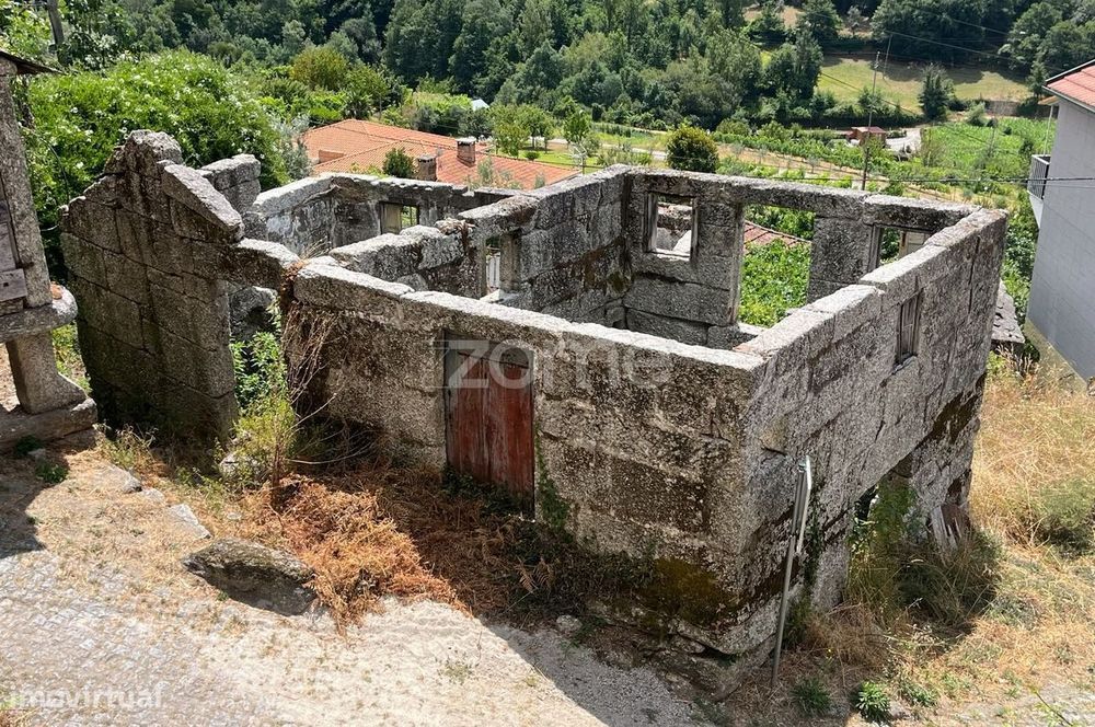 Casa centenária para reconstrução em Ansiães, Amarante
