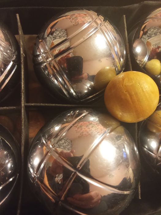 Набір для гри в петанк (boules) — це популярна гра на свіжому повітрі,