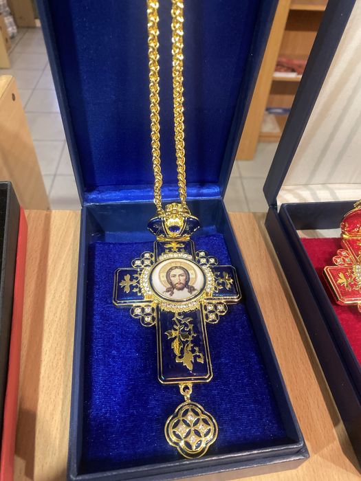 Хрест з прикрасами