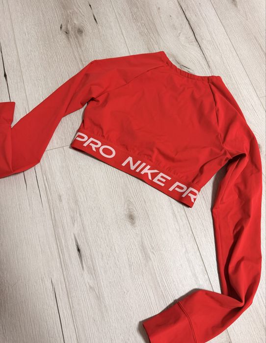 топ от Nike Pro с рукавами