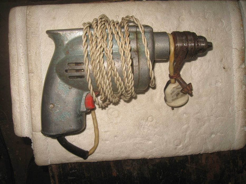 Три дрели большая  средняя   и малая. Дисковая пила Латвия.