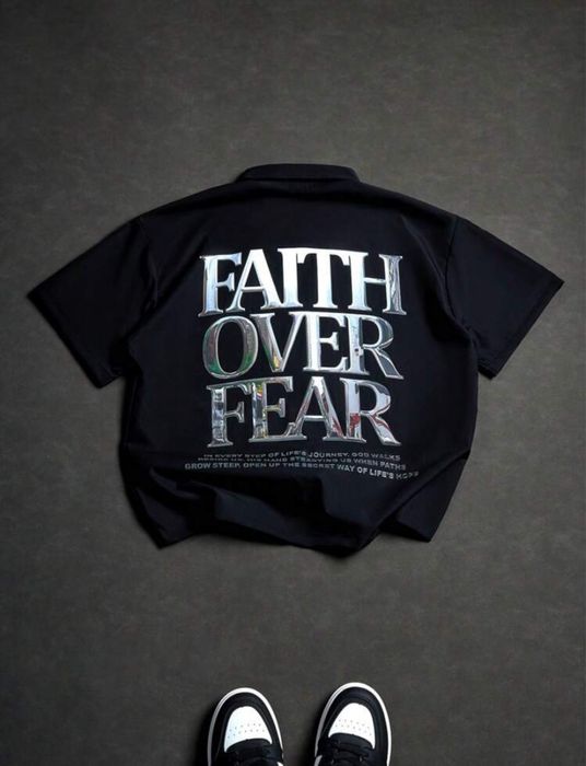 Streetrush estampada nas costa com feixo na frente