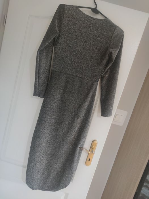 Szara, błyszcząca sukienka