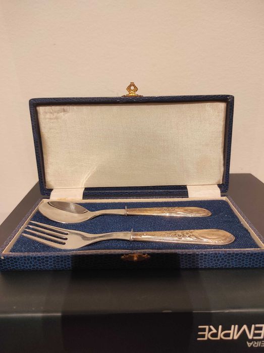 Talheres antigos – Garfo e colher em caixa original