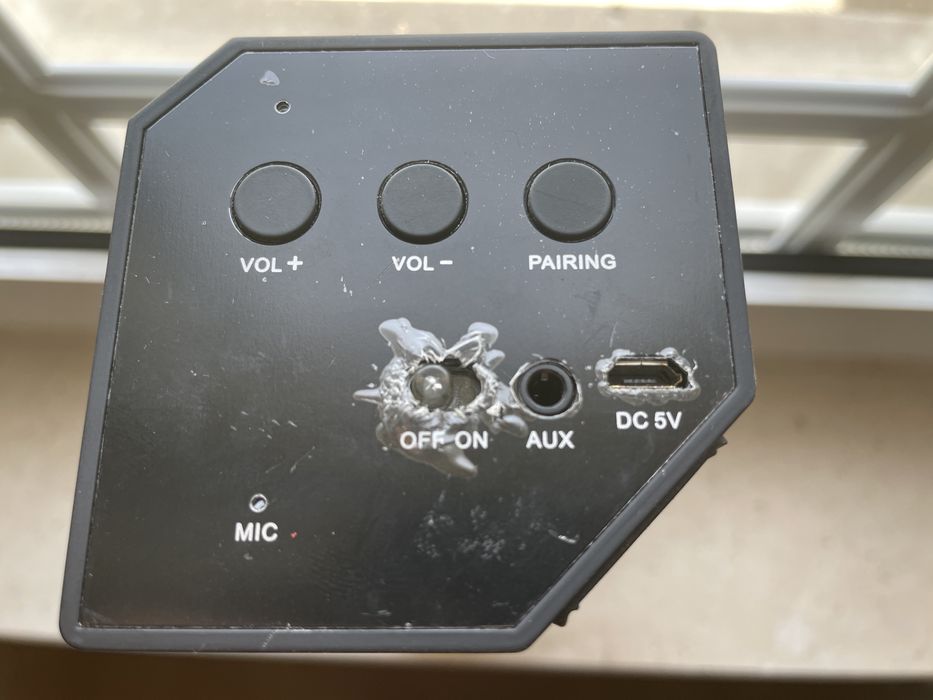 Coluna portátil KitSound Boombar 2 com bluetooth e bateria