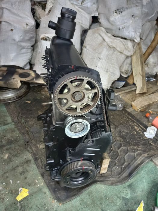 Двигатель на Фольцваген 2л бензин