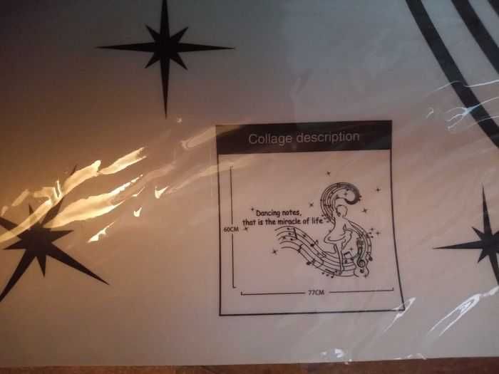 Duża naklejka na ścianę tancerka z nutami