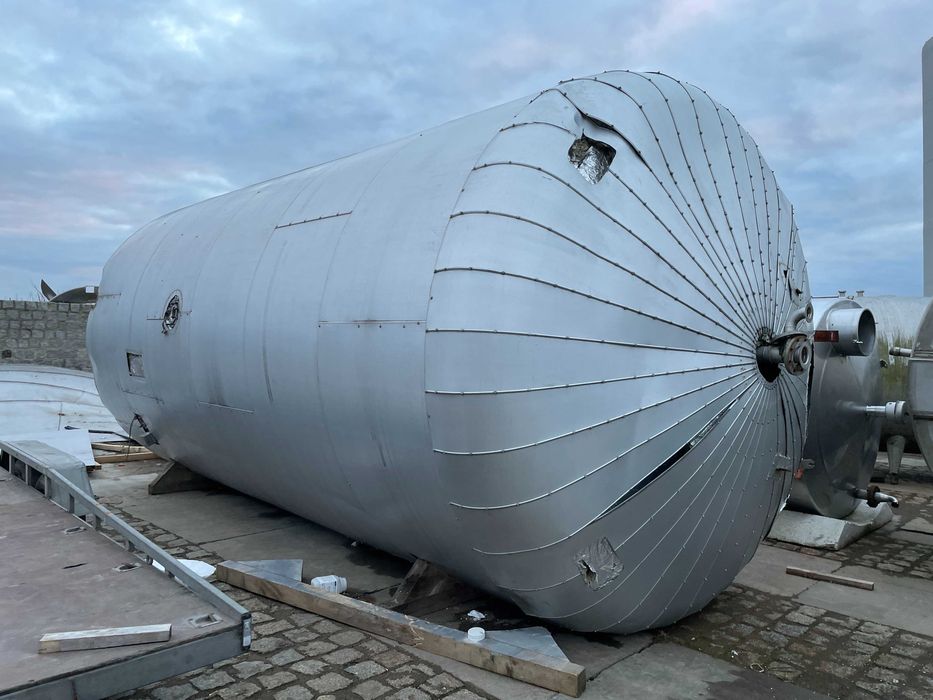 Pionowy zbiornik ze stali nierdzewnej izolowany 30m3, opcja mieszadła