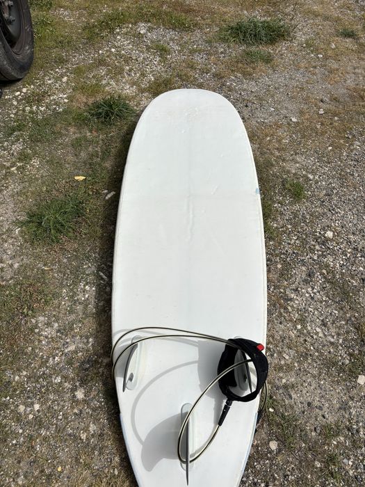 Softboard 6,4 + leash e quilhas novas