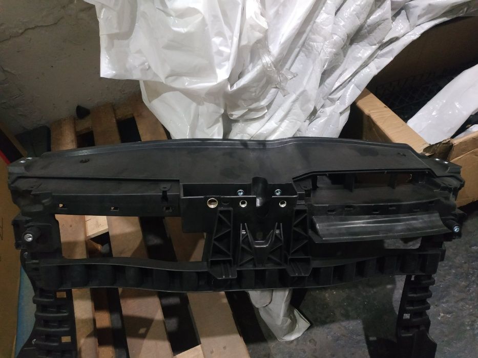 Передняя панель телевизор Volkswagen Jetta Universal USA 1K9805588A