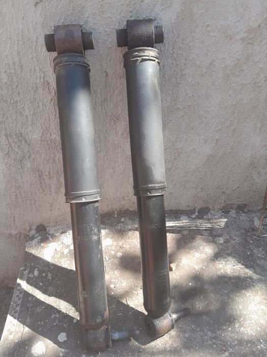 Задние амортизаторы на Рено Меган 3