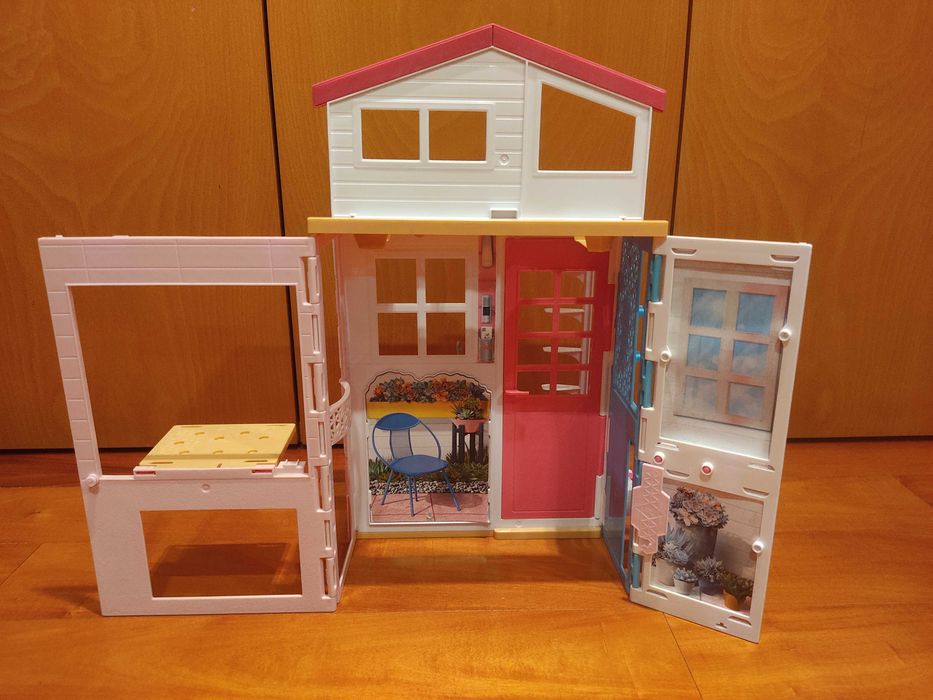 Casa da Barbie, dobrável e transportável