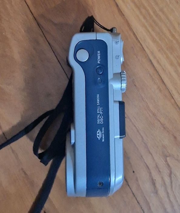 Vintage SONY CYBER-SHOT 3.2 Mega DSC-P71