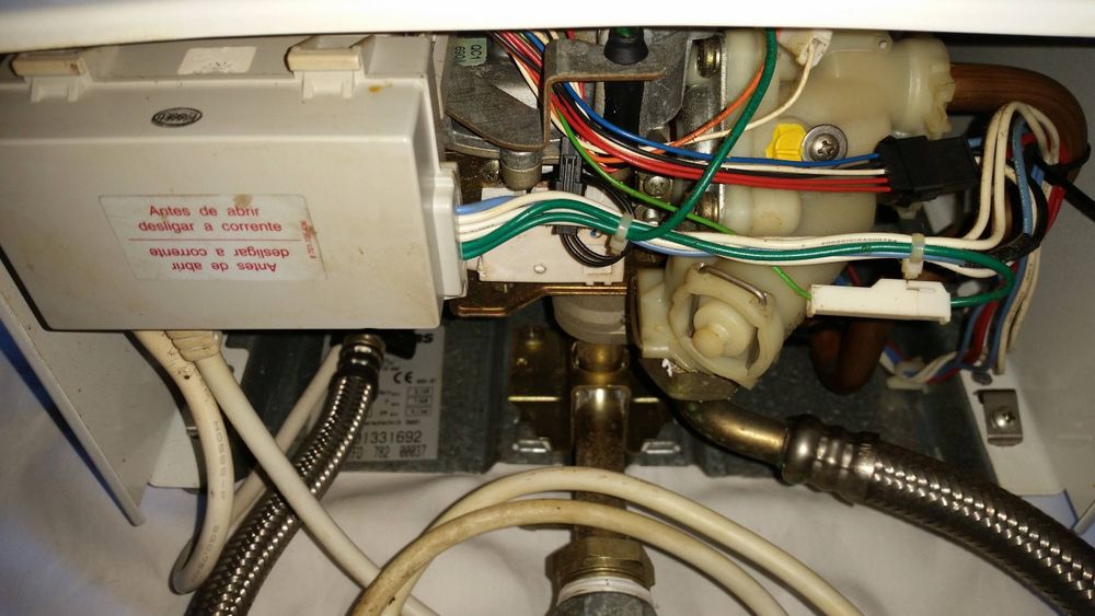 Esquentador Junkers ventilado de 11 litros de água.