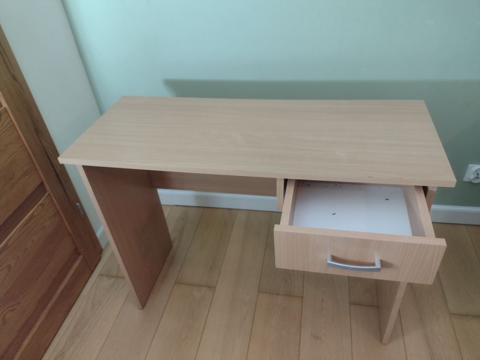 Biurko male w bardzo dobrym stanie