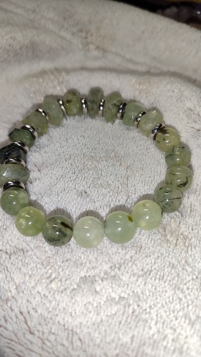 Новий красивий браслет з преніту