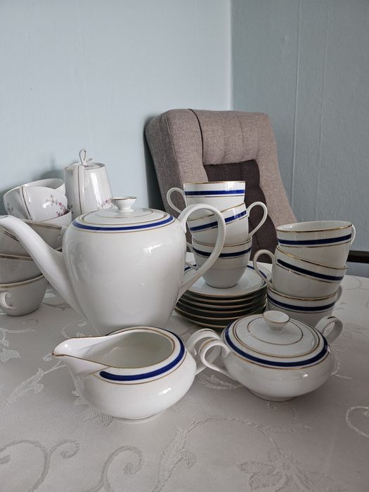 Porcelana komplet 17 elementów Chodzież