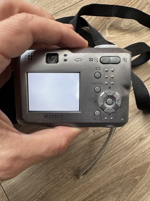 Sony syber-shot DSC-S80