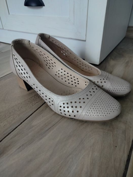 Buty czółenka Clara Barson r.39