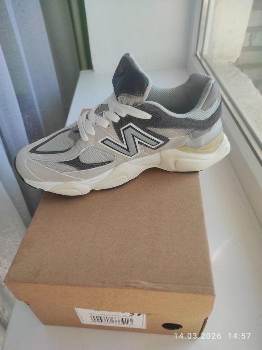 Кросівки жіночі нові