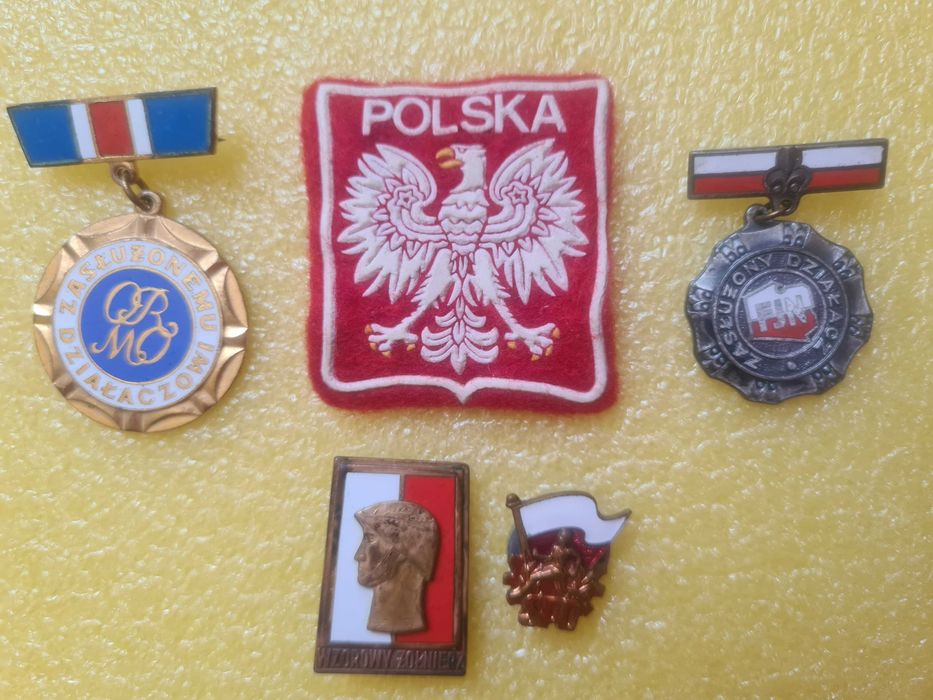 Pamiątki z PRL; 4 odznaczenia i naszywka, stan bdb
