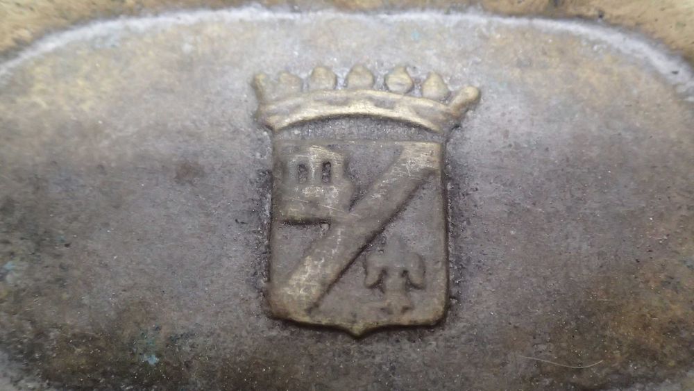 Covilhetes em Bronze com brasão