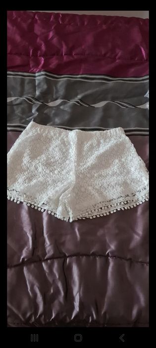 Calções na cor branca