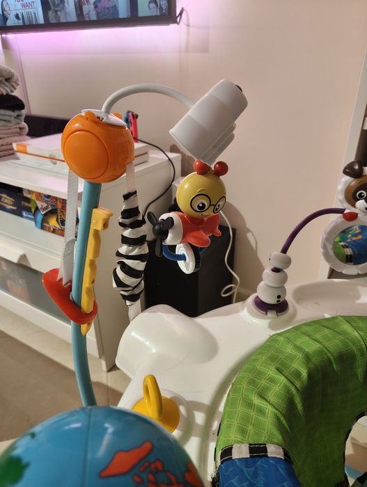 Saltitao Baby Einstein parque atividades bebé