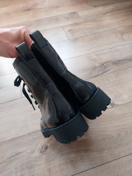 Sznurowane lakierowane botki trzewiki H&M 37