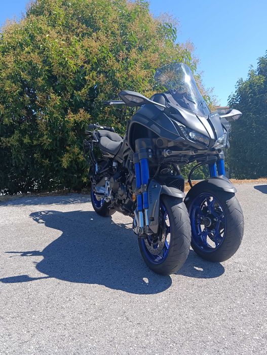 Yamaha Niken MT 09