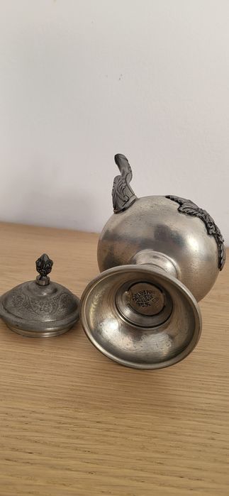 Bule / Cafeteira Decorativa em Estanho