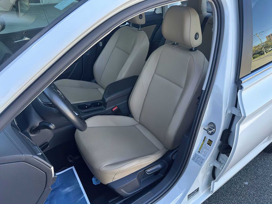 Volkswagen Jetta      2018