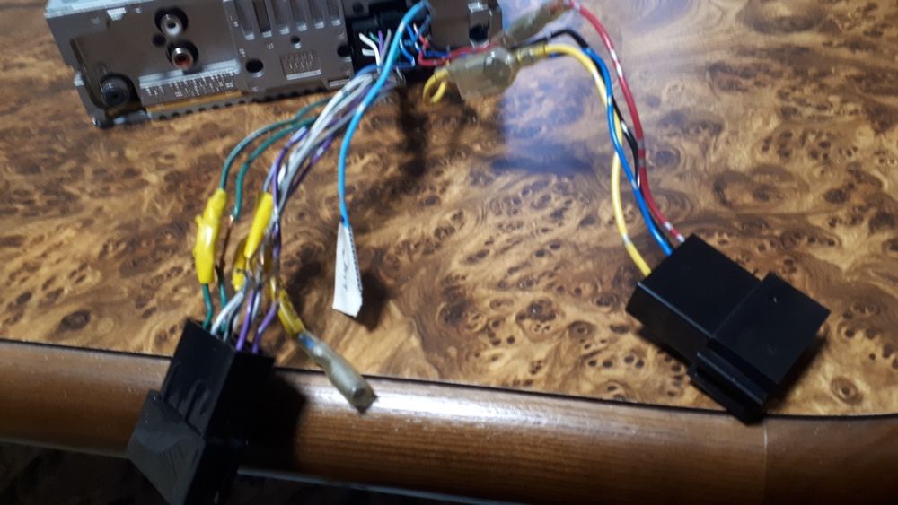 Продам автомагнітолу sONY CDX-GT 35U..