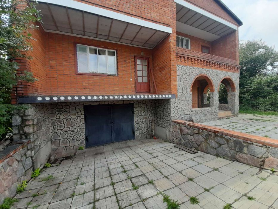 Продам Дім  місто. Білики  Полтавська обл.з гаражем під СТО.