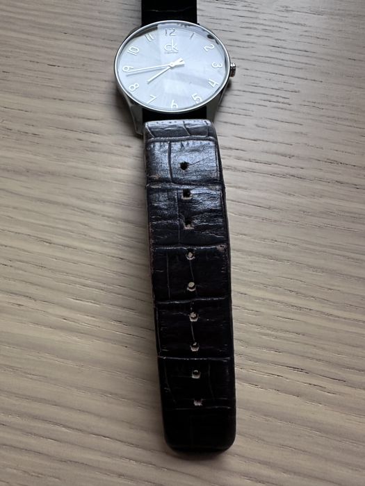 Elegancki zegarek Calvin Klein Classic K4D211 – srebrne wykończenie