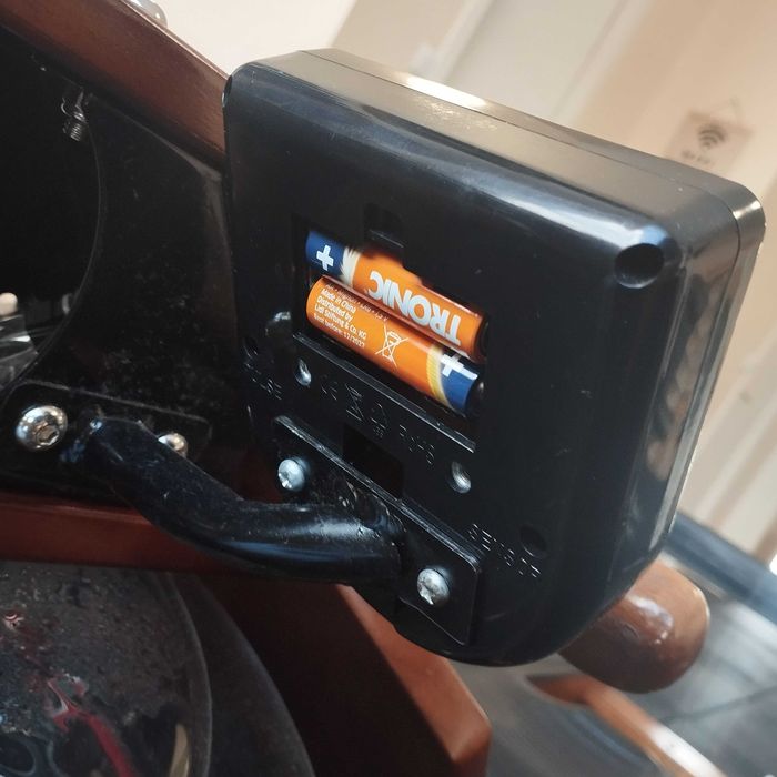 Máquina de remo a água em madeira