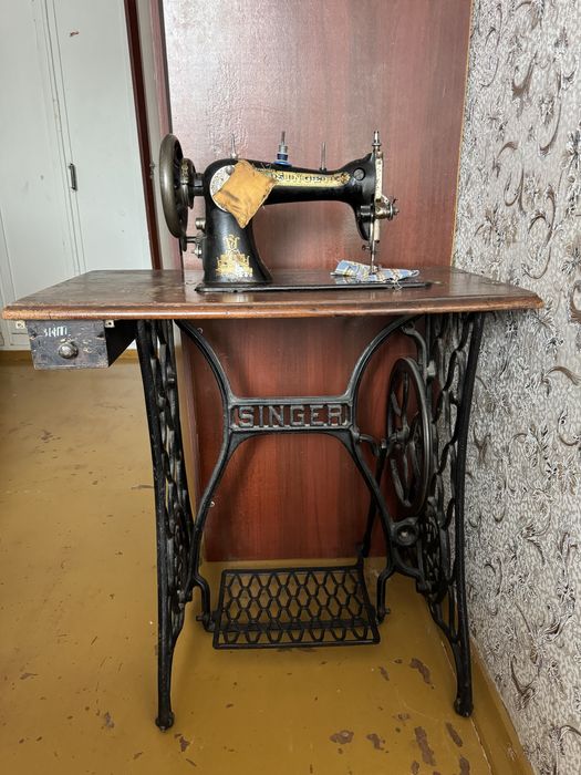 Продам швейну машинку